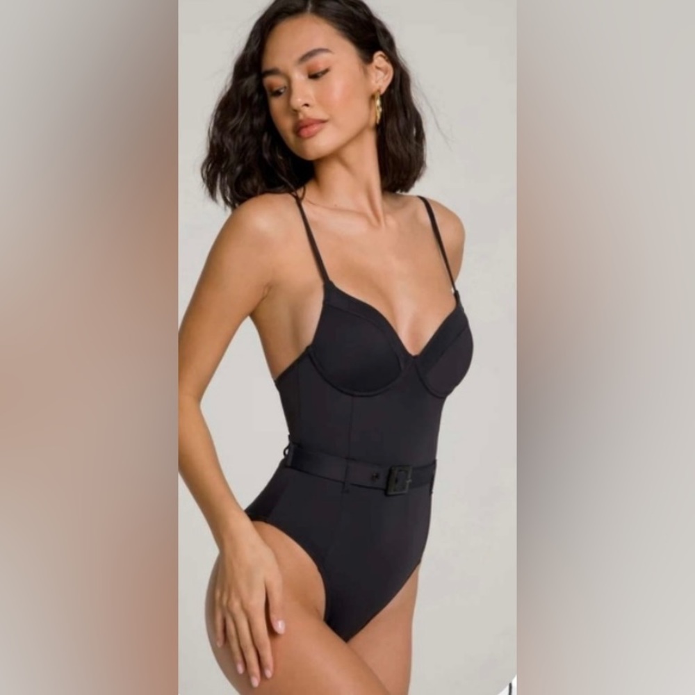Good American Show Off One Piece bathing suit